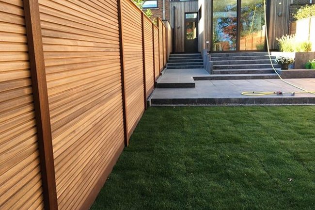 Tropisch hardhouten wand met tripple vulling.