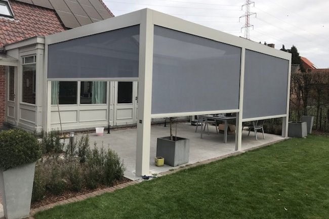 Corradi terrasoverkapping met ingebouwde screens