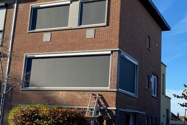 Hasselt; RAL 9016 met antraciet SERGE doek 5%