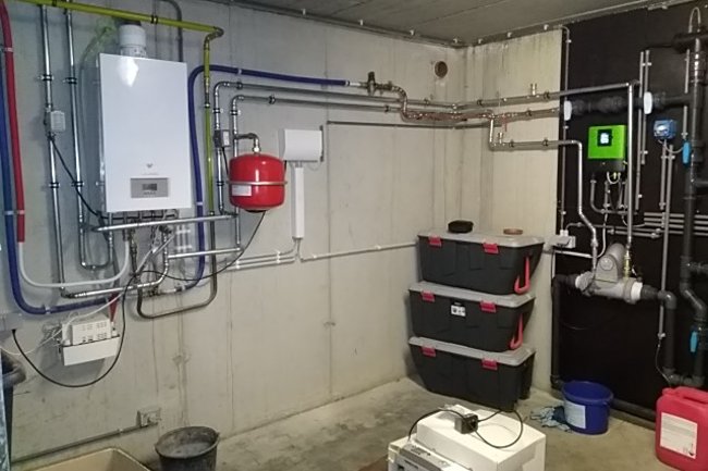 plaatsen ketel en aansluiten op zwembad installatie.