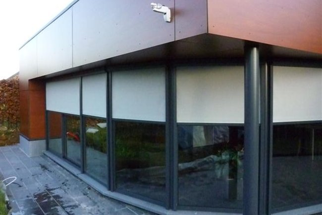 châssis alu et store screen ocultant