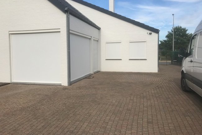 Wijshagen; zipscreens RAL 9016
