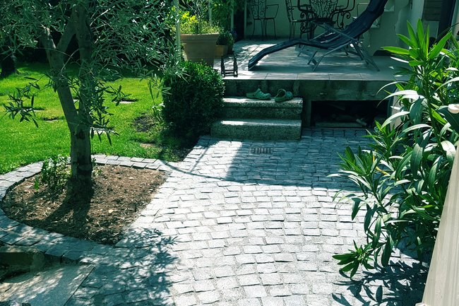 Entré de jardin en pavé basalte