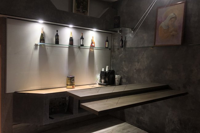 Zona bar sospeso progettata e realizzata da noi in tutto!