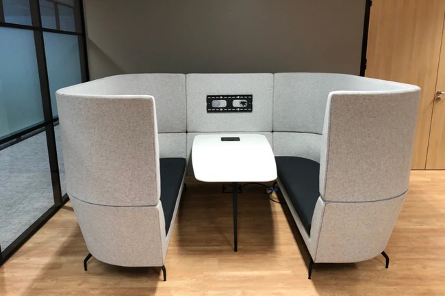 CWITCH 6 person sofa desk
Completed job in Paris, France.