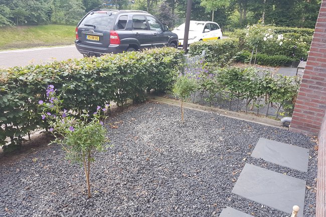 Voortuin aangelegd