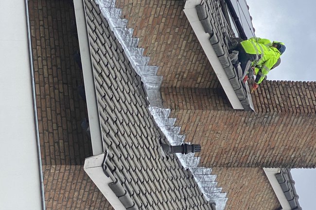 Schoorsteen renovatie inc lood + schuurdak lood