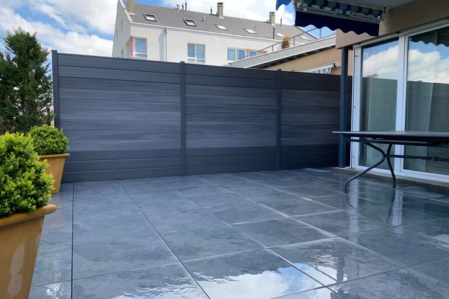 Terrasse en grès ceram et pare vue WPC et Alu