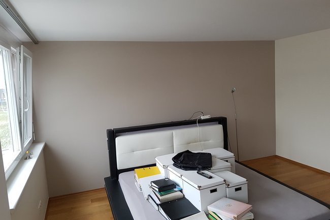 Schlafzimmer mit farbigen Element