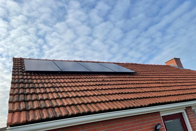 Plaatsen 10 Zonnepanelen te Onstwedde ( foto 2 van 2 )
