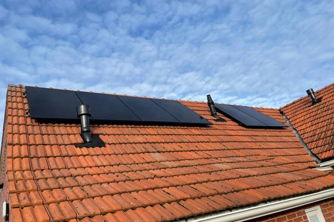 Plaatsen 10 Zonnepanelen te Onstwedde ( foto 1 van 2 )