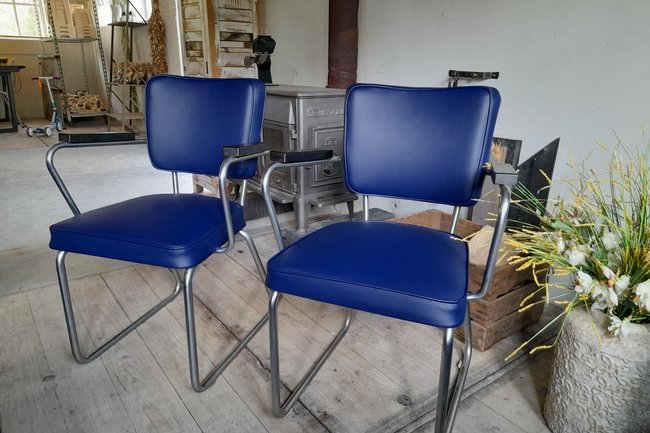 60 jaar oude Gispen fauteuils herstoffering Lederlook Amalfi