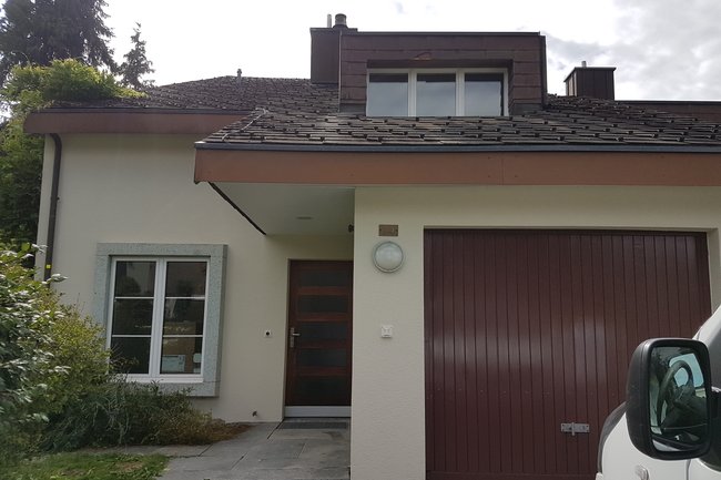 Fassade, Untersicht und Garagen Tor neue gestrichen