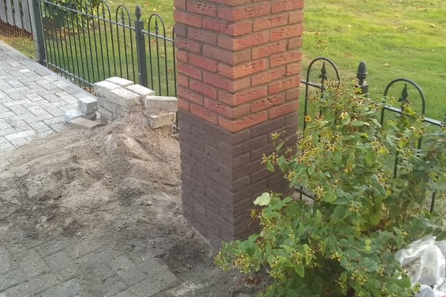 Pilaar gemetseld en gevoegd