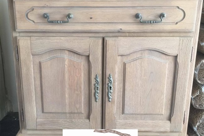 Luchtgommen Kast &afwerken met houtbeits en diepmatte vernis