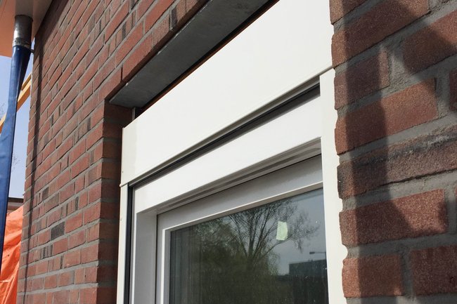 heraol rs 41 rolluik contra in de gevel weggewerkt