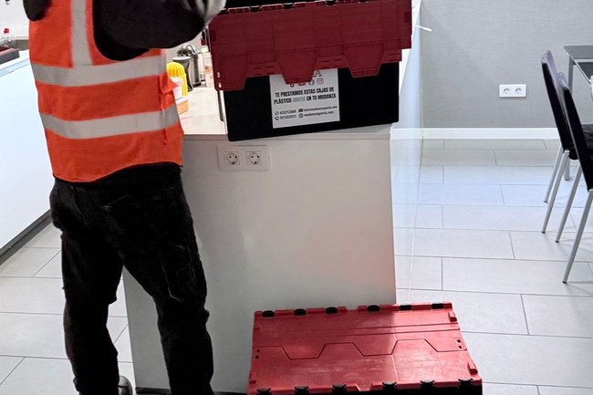 Te prestamos nuestras cajas de plástico gratis en tu mudanza