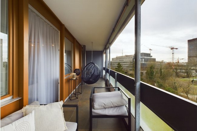 Lackierarbeiten Bronze /
Betondecke Renovieren und Malen