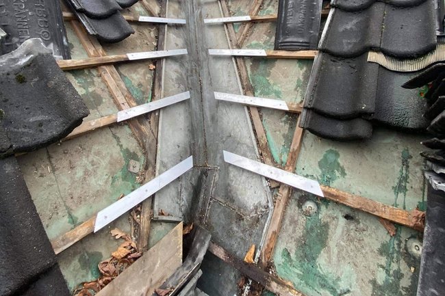 Aluminium hoekprofielen om de pannen aan op te hangen