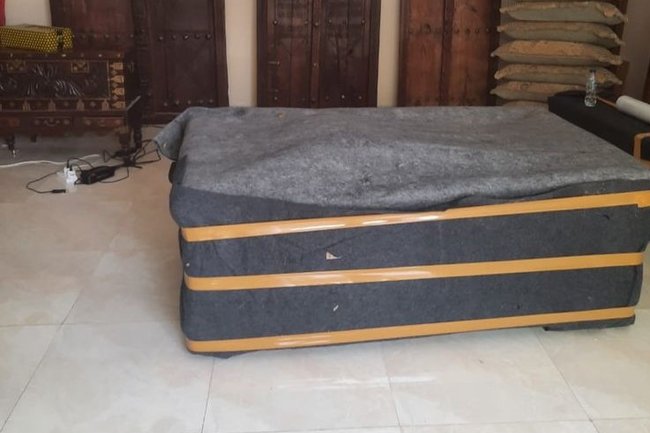 Packing of bed with blanket that carries all the precautions
