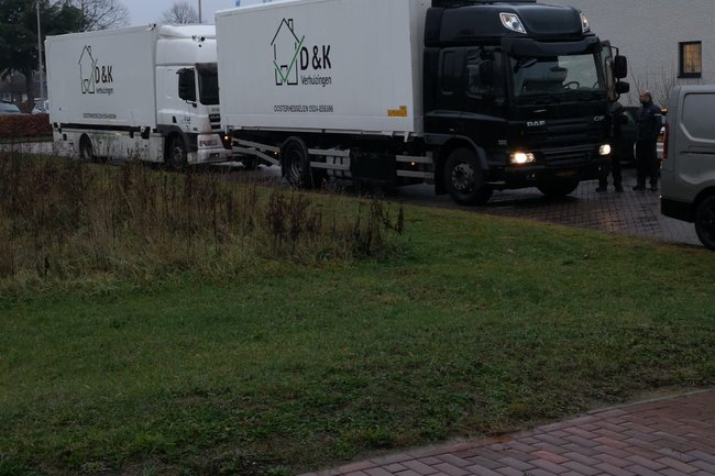 Wij hebben eigen opslagcontainers, voor korte opslag.