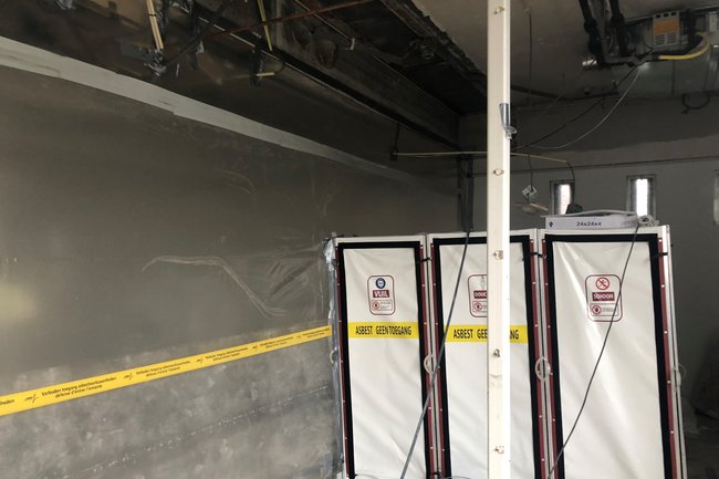 Verwijdering van asbesthoudend vloerzeil containment RK2