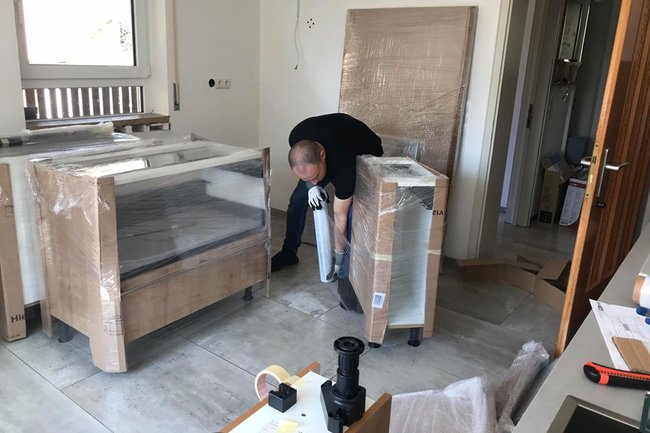 Abbau und Verpacken von Küchenmöbel