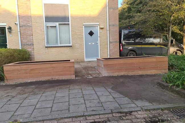Plaatsen nieuwe borders harthout