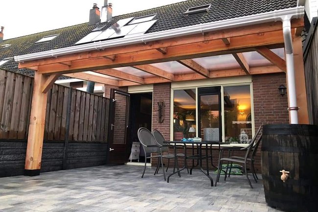 Nieuwe bestrating en overkapping