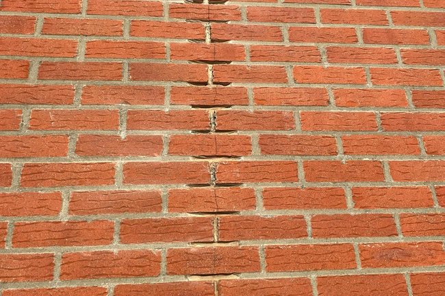 Scheuren in voeg herstellen