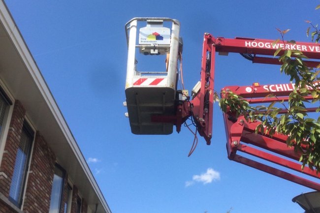 Schilderwerk op hoogte  met onze eigen hoogwerker.