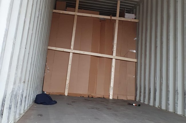 Bulkhead example ensuring no movement whilst in transit