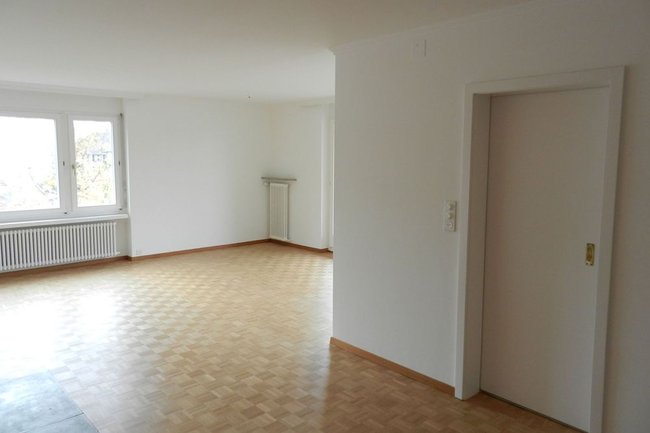 Alte, verrauchte Wohnung im neuen Glanz.