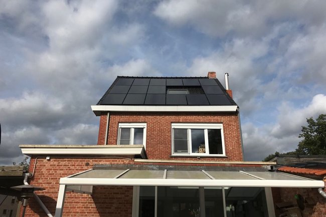 Zwarte glas-glas panelen te Mechelen met 35 jaar garantie