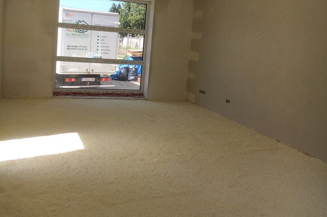 Projection plus rabotage pour chauffage au sol