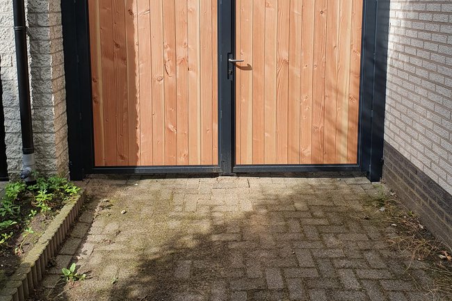 Dubbele poort van alumni met out plank