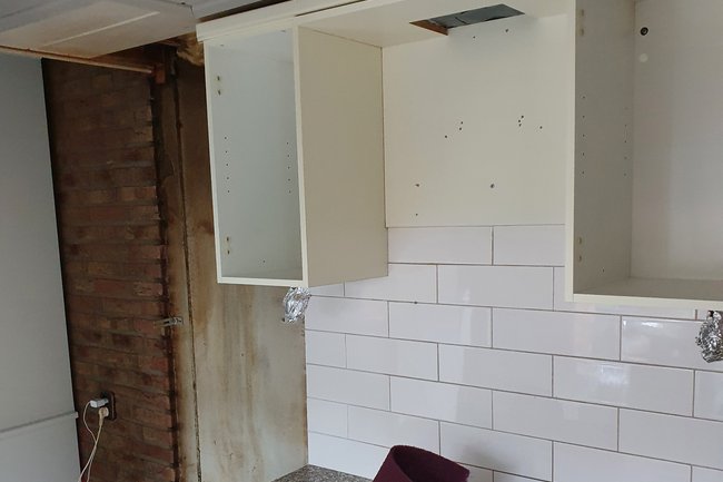 Keuken gespoten van crème naar Ral 9003 wit