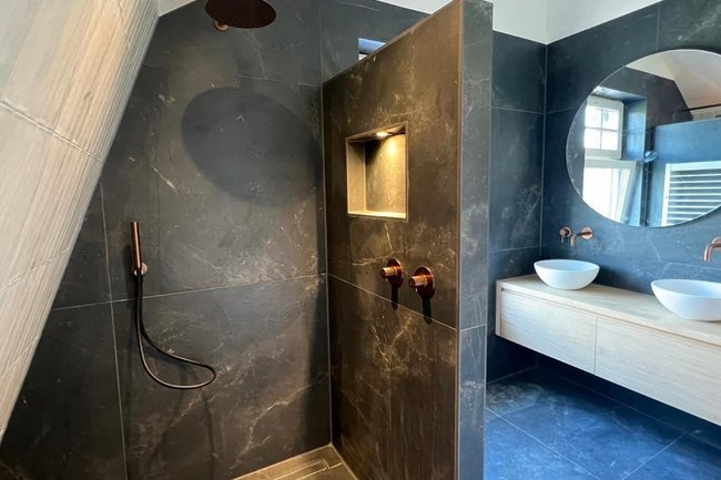 Badkamer getegeld in 4 dagen