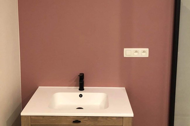 Badkamer muren & raam (binnen)