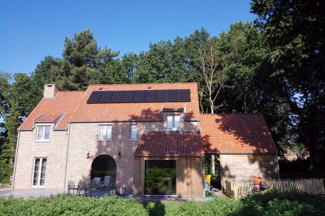 Volledig zwarte glas-folie zonnepanelen Herentals