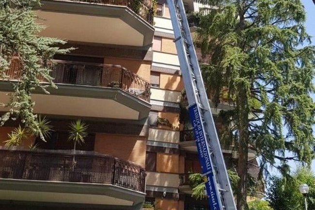 Elevatori esterni per i piani più alti