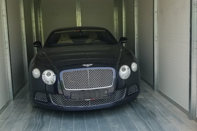 car storage service