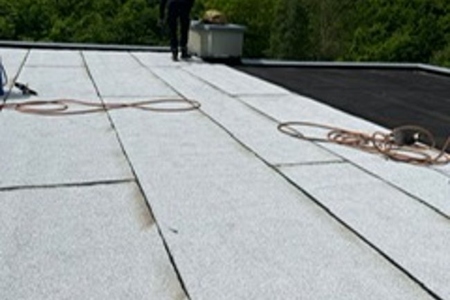 witte  dakbedekking Arnhem ivm nog te plaatsen zonnepanelen