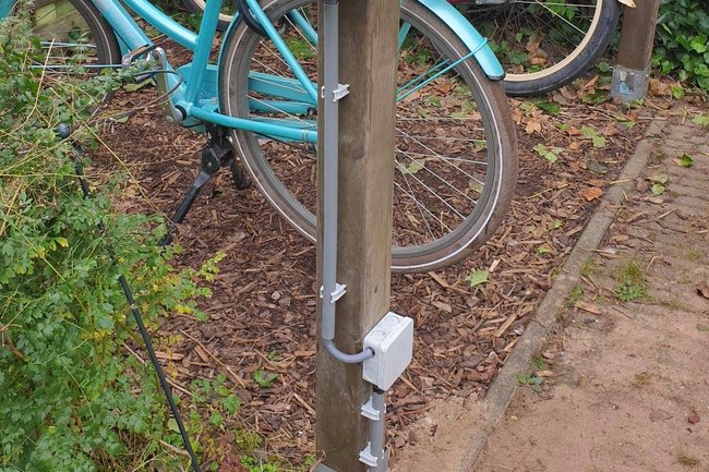 1 fase laadpaal voor een hybride geplaats