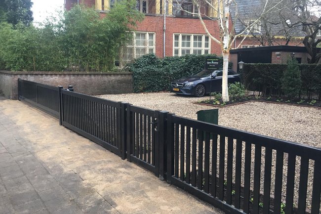 Verbreden oprit en plaatsen automatische toegangs poort