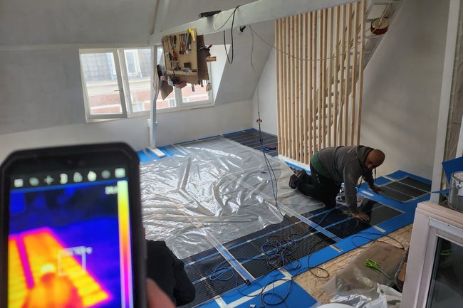 Man @ work getest voordat het dicht gezet word