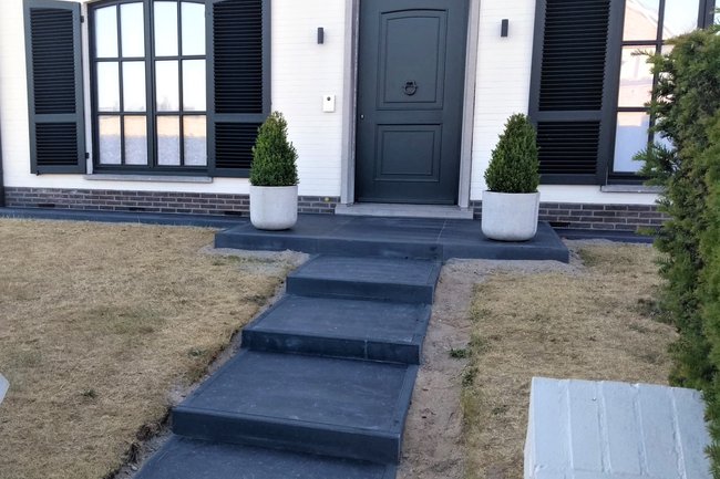 Plaatsing aanloop trap buiten