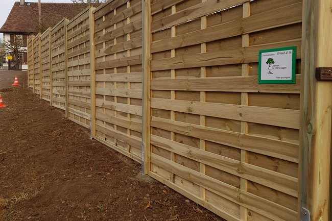 Pose de palissades en remplacement d'une haie abîmée