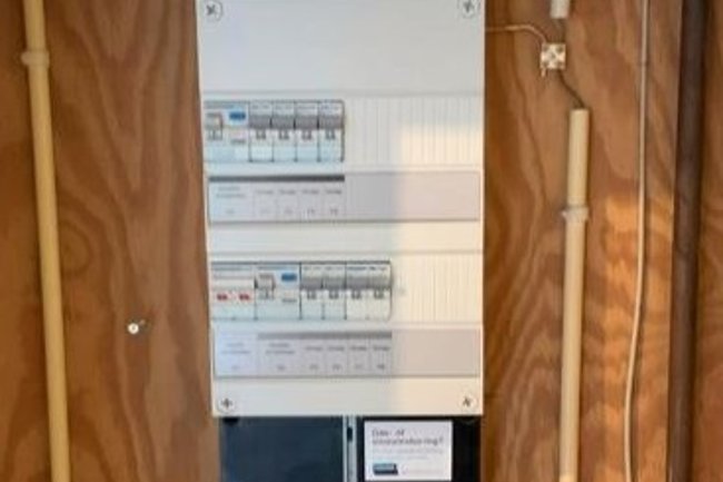 Hager 1f groepenkast met hoofschakelaar, 2 aardlek,8 groepen