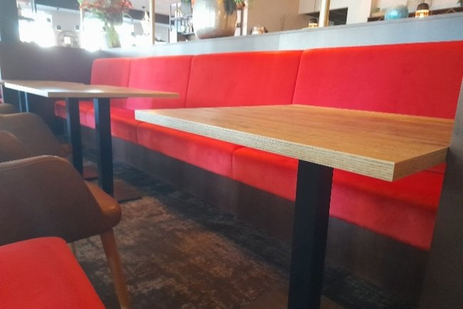 Herstoffering Eetbanken bistro 73 in onze velours Red